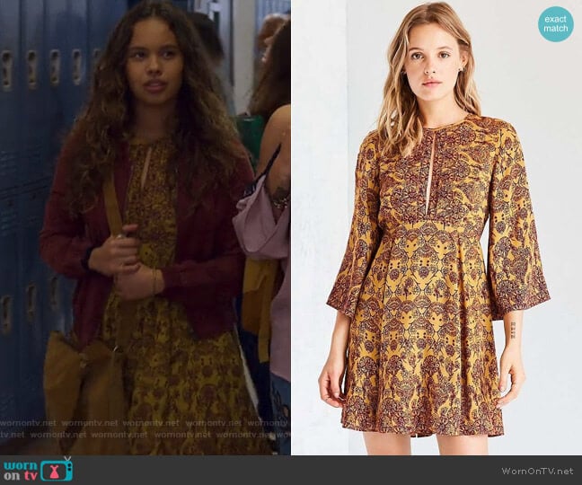 Ecote Tyler Split-Neck Bell-Sleeve Mini Dress worn by Jessica Davis (Alisha Boe) on 13 Reasons Why