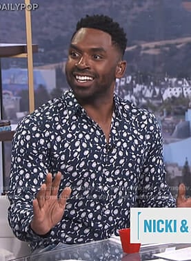 Justin’s navy floral shirt on E! News Daily Pop
