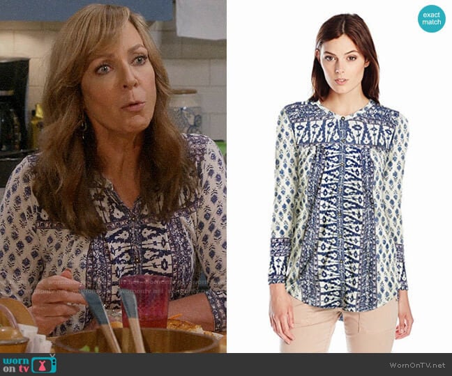Lucky Brand Woodblock Top in Natural Multi worn by Bonnie Plunkett (Allison Janney) on Mom