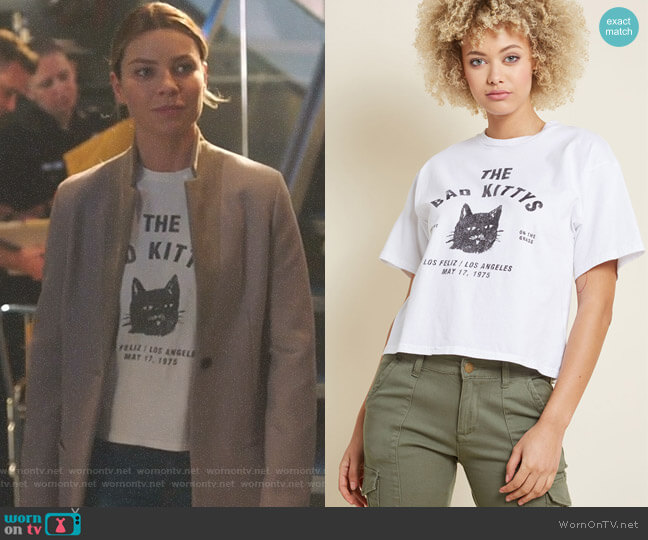 ModCloth In Paw Taste Graphic Tee worn by Chloe Decker (Lauren German) on Lucifer