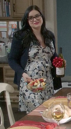 Alex’s grey printed dress with ruffle on Modern Family