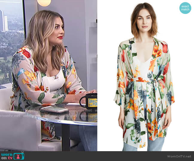 Alice + Olivia Maylin Robe with Belt worn by Carissa Loethen Culiner on E! News