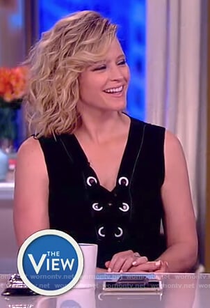 Sara’s black sleeveless lace-up top on The View