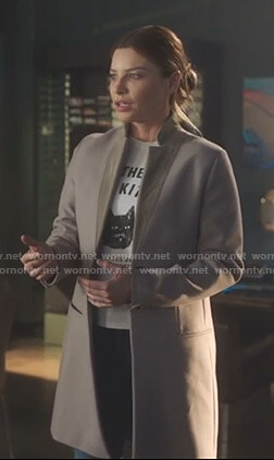 Chloe’s white cat print tee and suede collar coat on Lucifer
