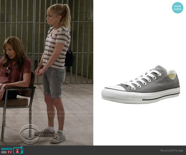 Converse Chuck Taylor Low Top Sneakers worn by Christy Plunkett (Anna Faris) on Mom
