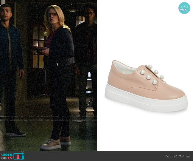 Lewit Mara Slip-On Sneaker in Blush Leather worn by Felicity Smoak (Emily Bett Rickards) on Arrow