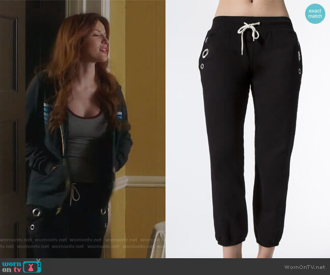 Monrow Sweats with eyelets worn by Paige Townsen (Bella Thorne) on Famous in Love