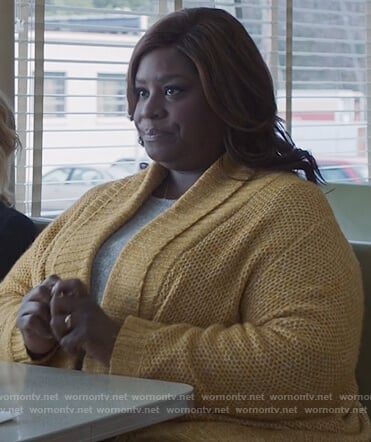 Ruby’s yellow knitted open cardigan on Good Girls