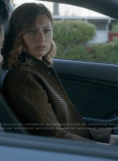 Peyton’s houndstooth coat on iZombie