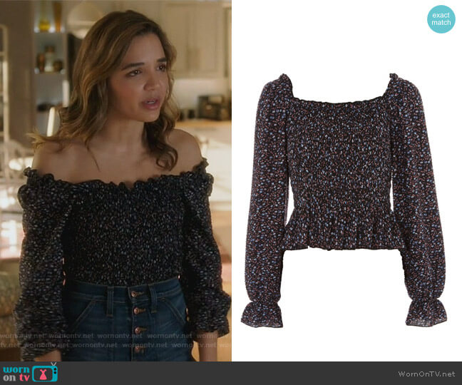 Topshop Shirred Ditsy Long Sleeve Top worn by Cassandra (Georgie Flores) on Famous in Love