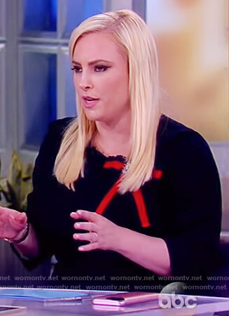 Meghan’s ribbon brooch on The View