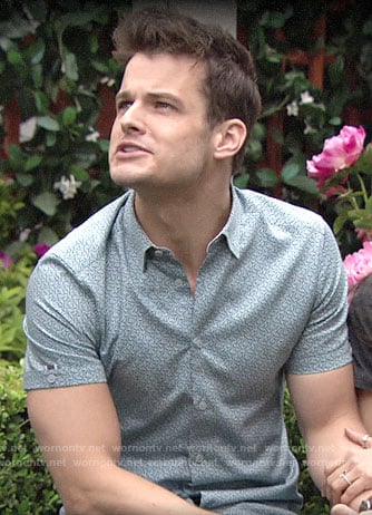 Kyle’s blue printed short-sleeve shirt on The Young and the Restless