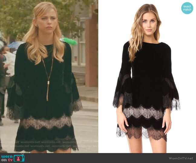 Alice + Olivia Leann Bell Sleeve Velvet Tunic Dress worn by Freya Mikaelson (Riley Voelkel) on The Originals
