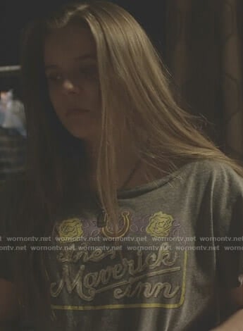 Daphne’s grey The Maverick Inn tee on Nashville