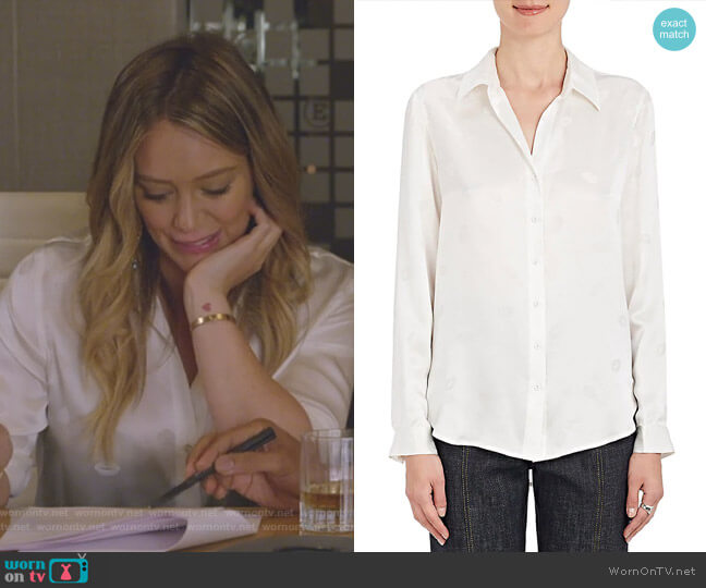 L'Agence Nina Lip-Print Silk Blouse worn by Kelsey Peters (Hilary Duff) on Younger