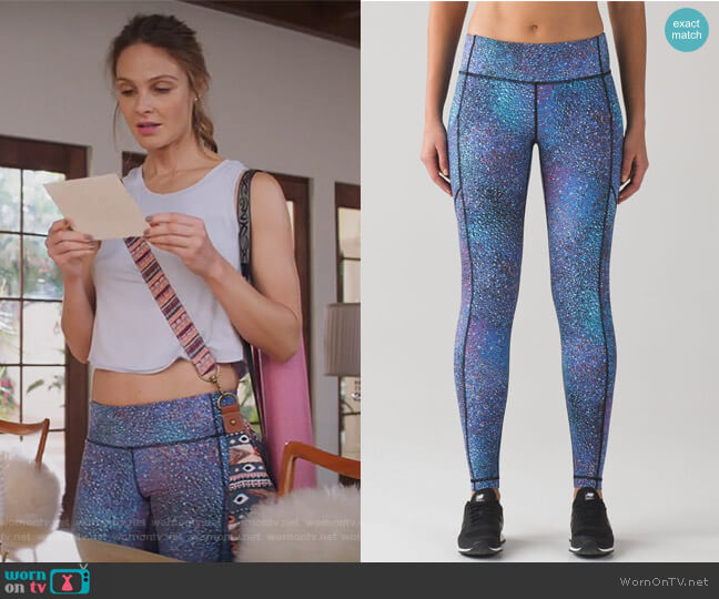 Lululemon Speed Tight V Mermaid Leggings worn by Phoebe Wells (Beau Garrett) on Girlfriends Guide to Divorce