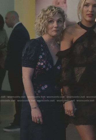 Scarlett’s blue floral puff sleeve dress on Nashville