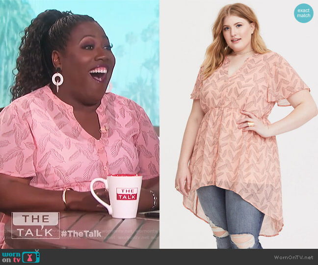 The Lexie Pink Hi-Lo Babydoll Tunic worn by Sheryl Underwood on The Talk