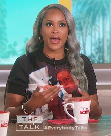 Eve’s black graphic print t-shirt on The Talk