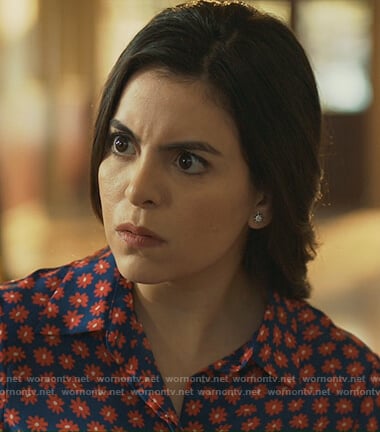 Isabela’s blue daisy print blouse on Queen of the South