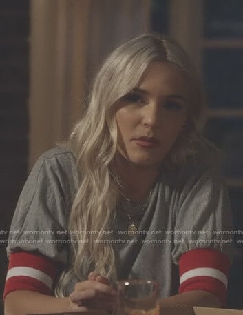 Maddie’s grey striped sleeve t-shirt on Nashville
