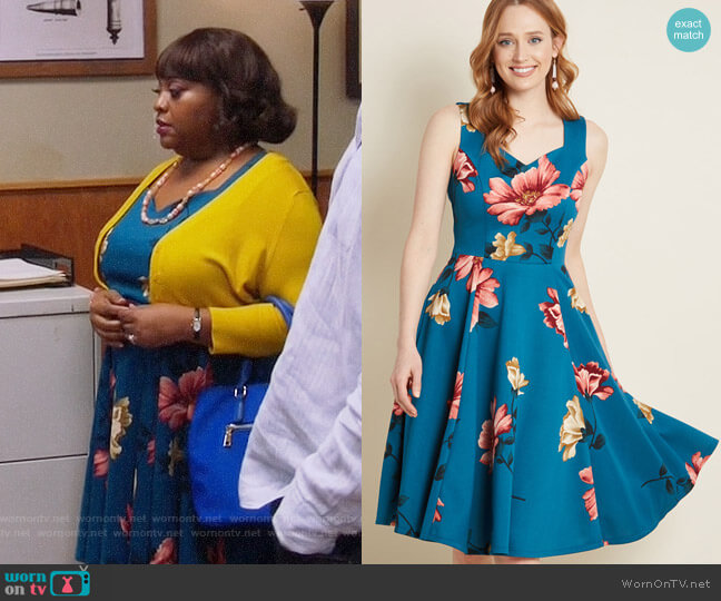 Measured Magnificence Fit and Flare Dress in Teal Floral from ModCloth worn by Anne Flatch (Sherri Shepherd) on Trial and Error