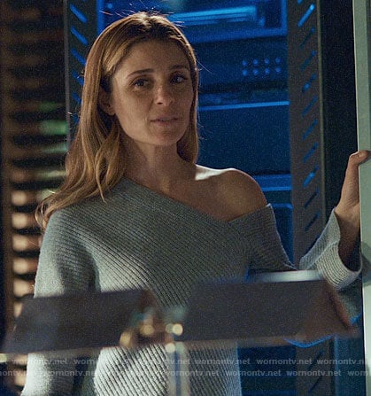 Rachel’s grey one-shoulder sweater on UnReal