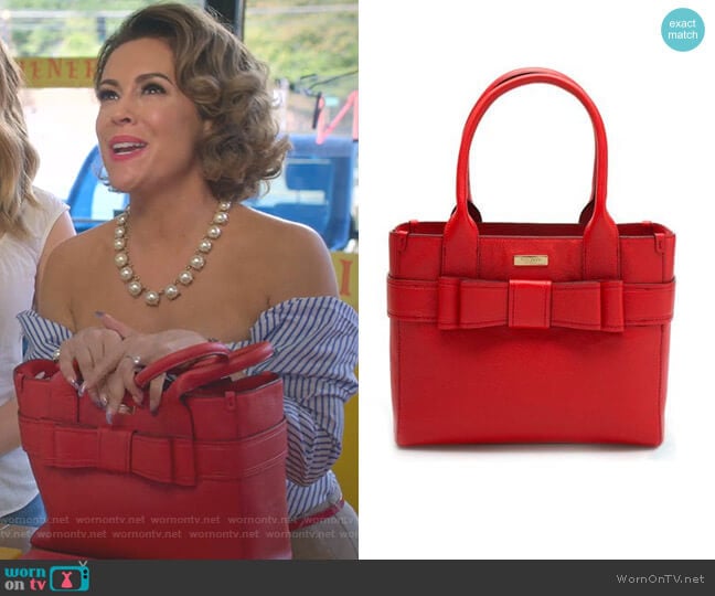 Kate Spade Villabella Avenue Quinn Bag worn by Coralee Armstrong (Alyssa Milano) on Insatiable