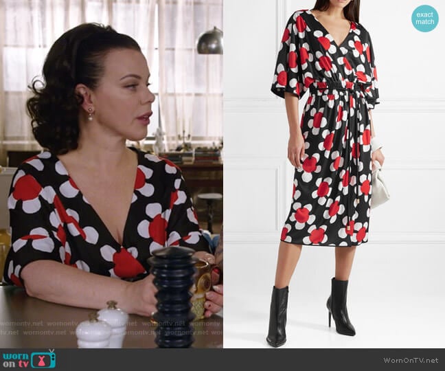 Marc Jacobs Daisley Dress worn by Maggie (Debi Mazar) on Younger