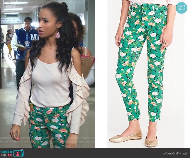 Old Navy Pixie Pants worn by Magnolia Barnard (Erinn Westbrook) on Insatiable