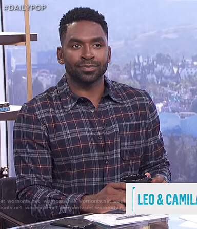 Justin’s navy plaid shirt on E! News Daily Pop