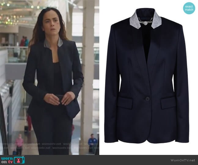 Stella McCartney Fleur navy wool blazer worn by Teresa Mendoza (Alice Braga) on Queen of the South
