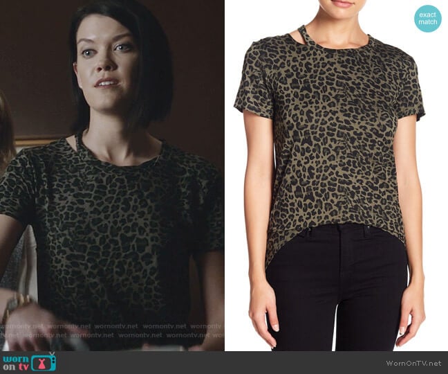 Sweet Romeo Print Slit Crew Neck Tee worn by Sage (Hayley Lovitt) on The Gifted