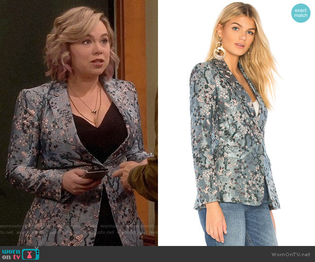 Alice + Olivia Macey Blazer in Blue Fog worn by Kristin Baxter (Amanda Fuller) on Last Man Standing