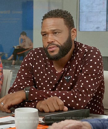 Andre’s burgundy polka dot sweater on Black-ish