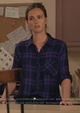 Angie’s blue and pink plaid shirt on Single Parents