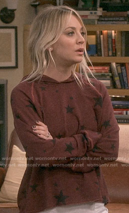 Penny’s burgundy star print hoodie on The Big Bang Theory