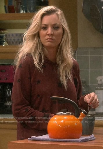 Penny’s burgundy star print hoodie on The Big Bang Theory