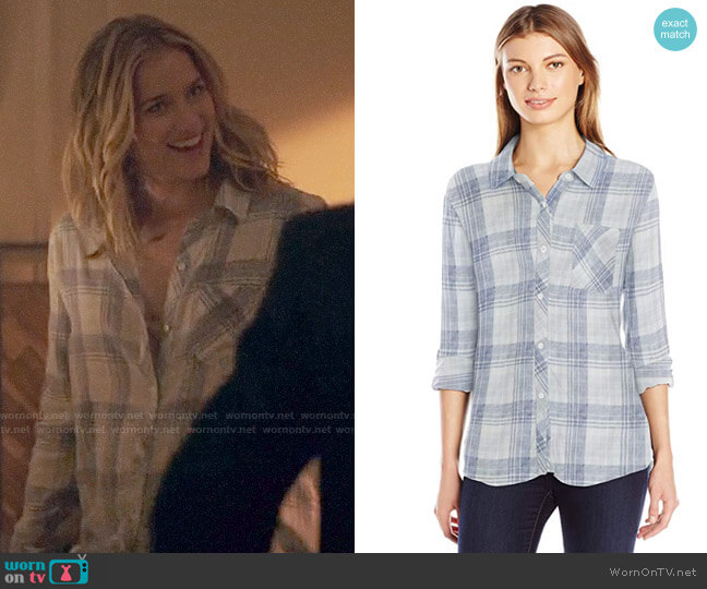Rails Hunter Shirt in Violet Cloud Wash worn by Guinevere Beck (Elizabeth Lail) on You