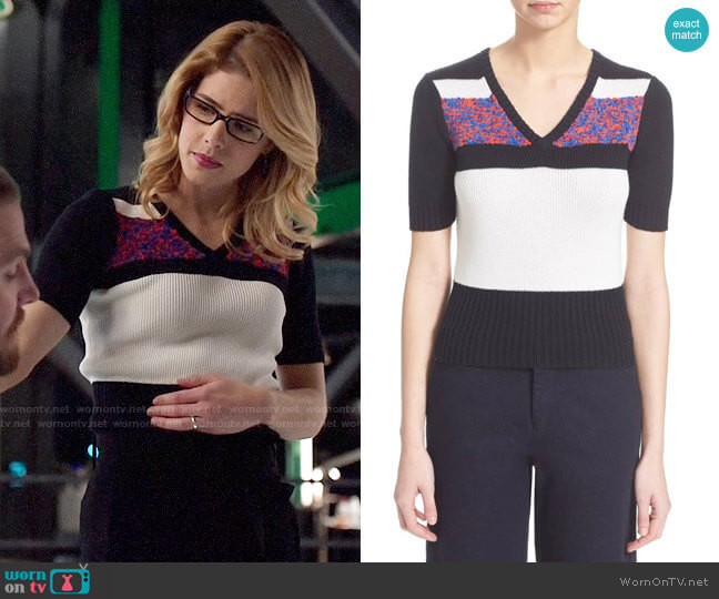 Carven Short Sleeve V-Neck Sweater worn by Felicity Smoak (Emily Bett Rickards) on Arrow