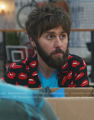 Chewey’s black lip print shirt on I Feel Bad