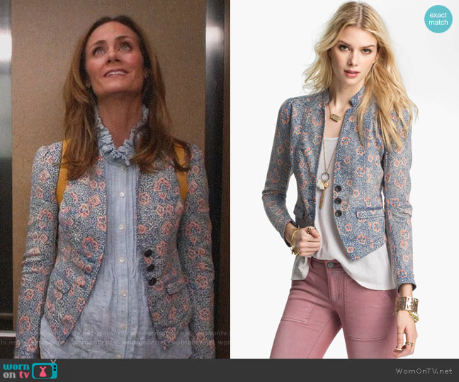 Free People Floral Print Blazer worn by Maya (Diane Farr) on Splitting Up Together