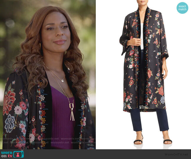 Johnny Was Velvet-Trim Floral Kimono worn by Poppy (Kimrie Lewis) on Single Parents