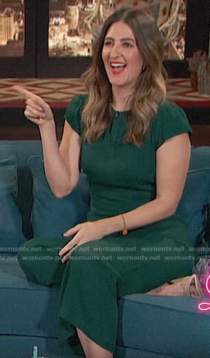 D’Arcy Carden’s green jumpsuit on Busy Tonight