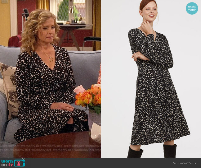 H&M Creped Wrap-front Dress worn by Vanessa Baxter (Nancy Travis) on Last Man Standing