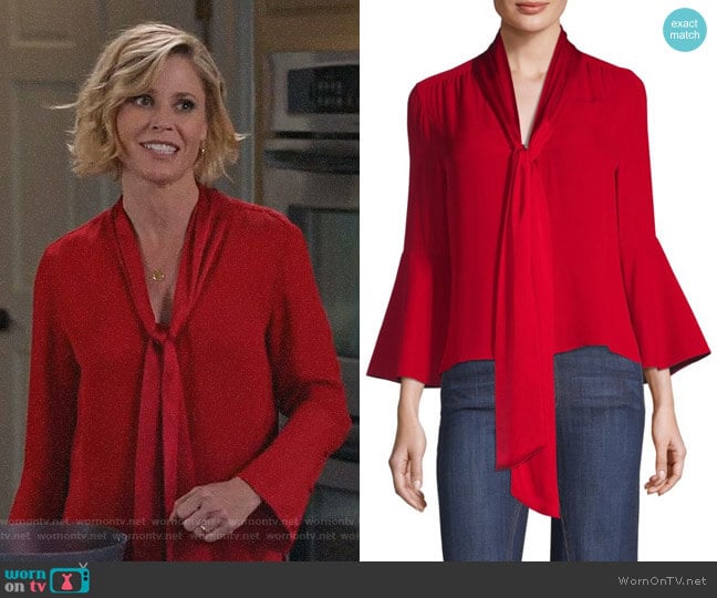 Alice + Olivia Meredith Blouse worn by Claire Dunphy (Julie Bowen) on Modern Family