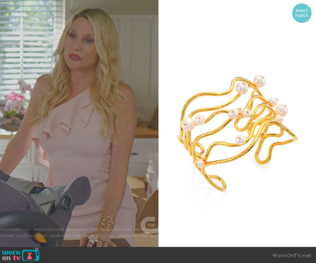 Aurélie Bidermann Cheyne Walk Wire & Freshwater Pearl Cuff Bracelet worn by Alexis Carrington (Elaine Hendrix) on Dynasty