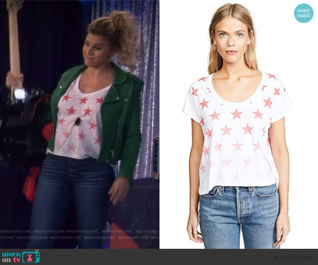 Chrldr Faded Stars Box Slub Tee worn by Stephanie Tanner (Jodie Sweetin) on Fuller House