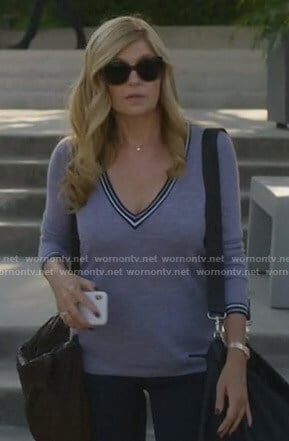 Debra’s grey v-neck sweater on Dirty John