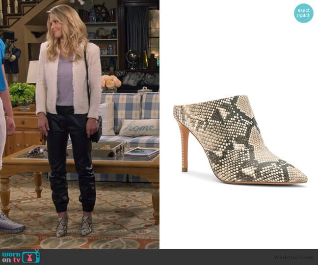Dolce Vita Cinda Point Toe Mules worn by DJ Tanner-Fuller (Candace Cameron Bure) on Fuller House
